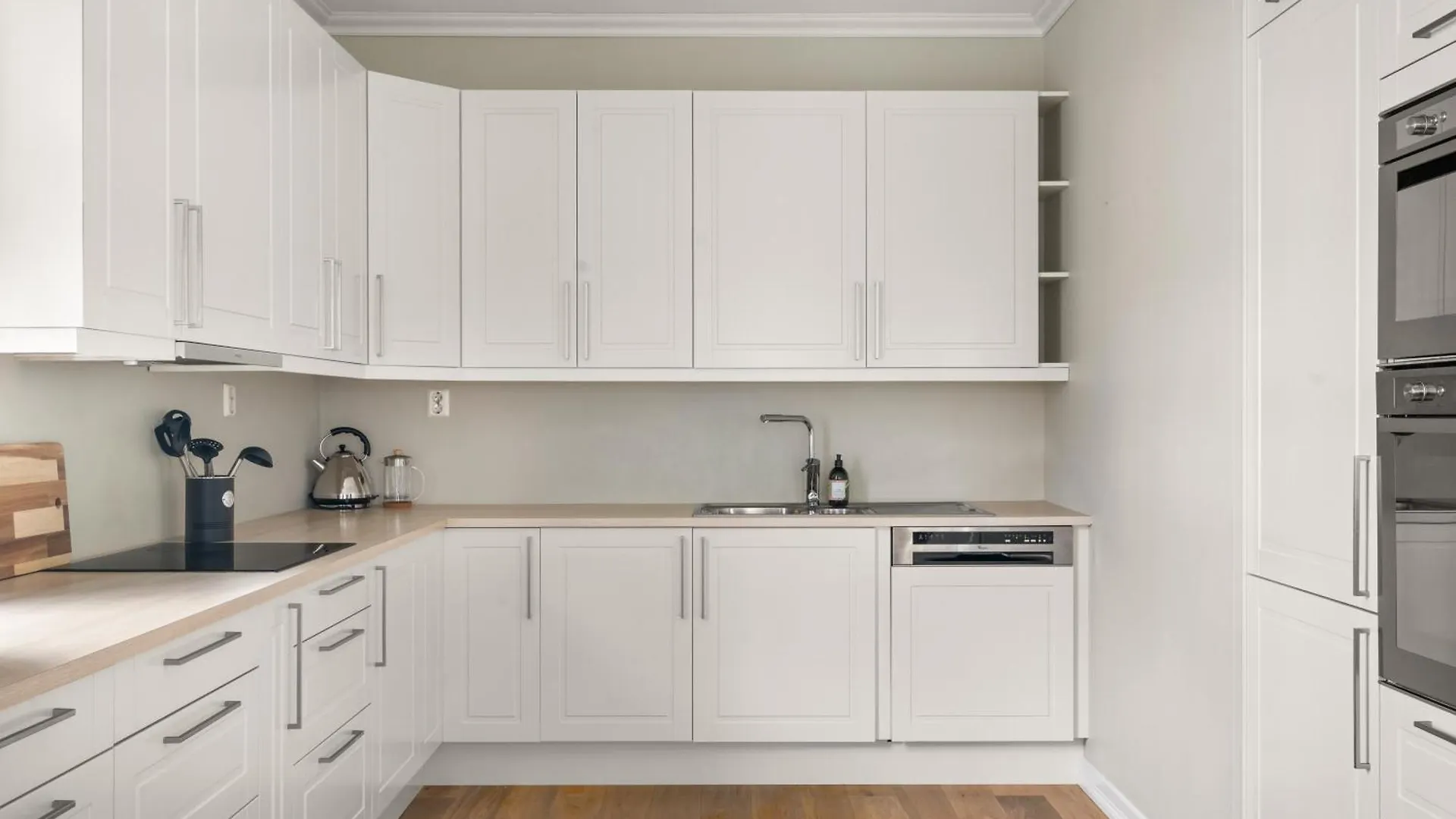 Scandinavian Luxury In Bergen'S Finest Street Apartment Bergen