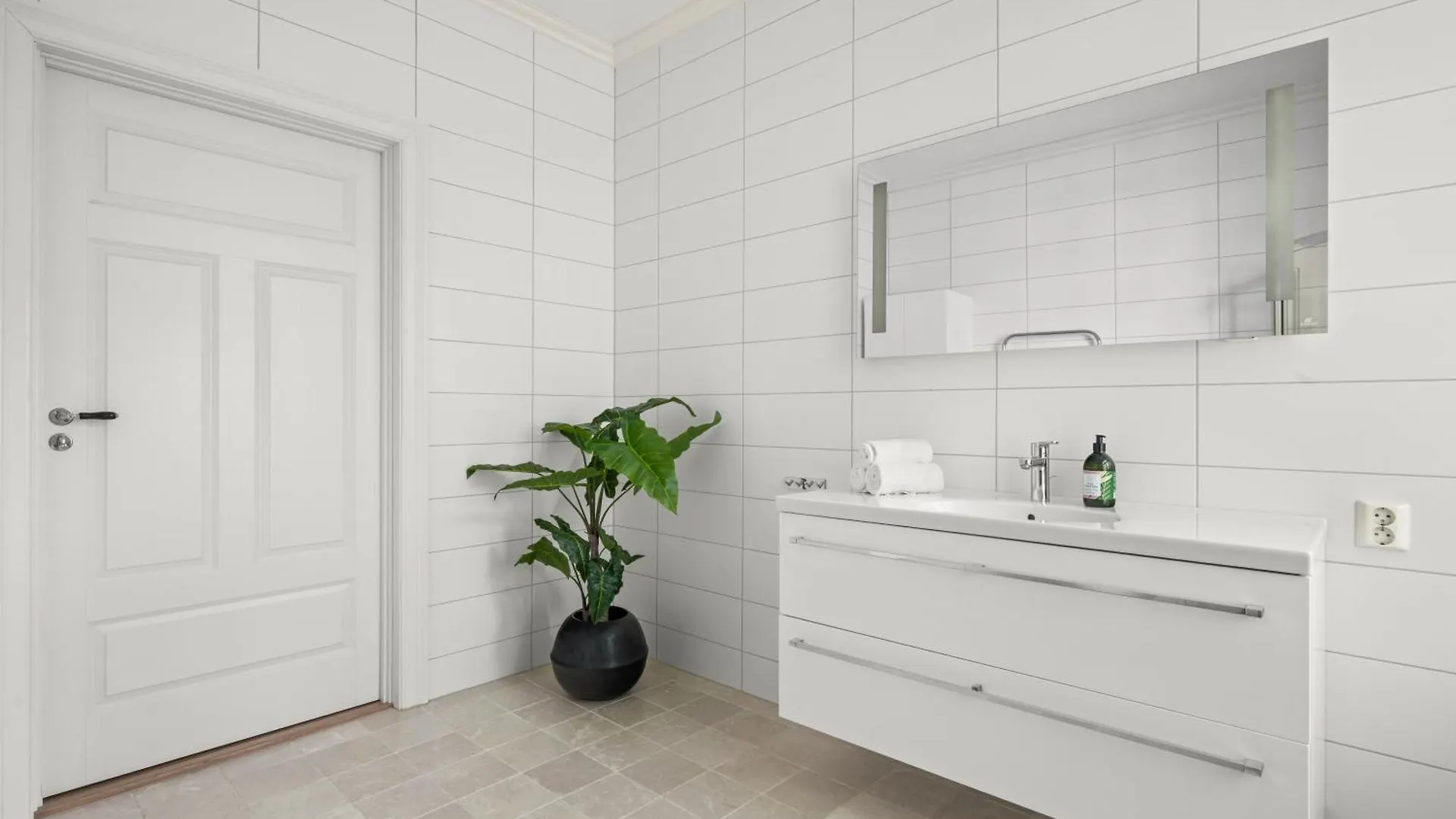Scandinavian Luxury In Bergen'S Finest Street Apartment