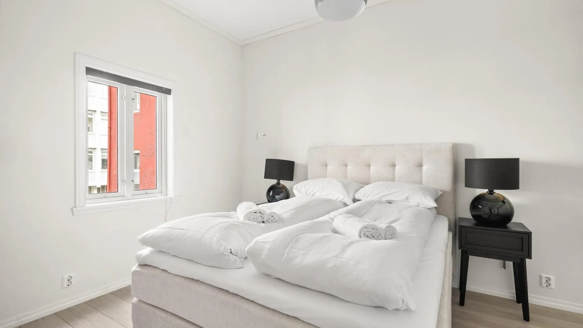 Scandinavian Luxury In Bergen'S Finest Street Apartment Bergen