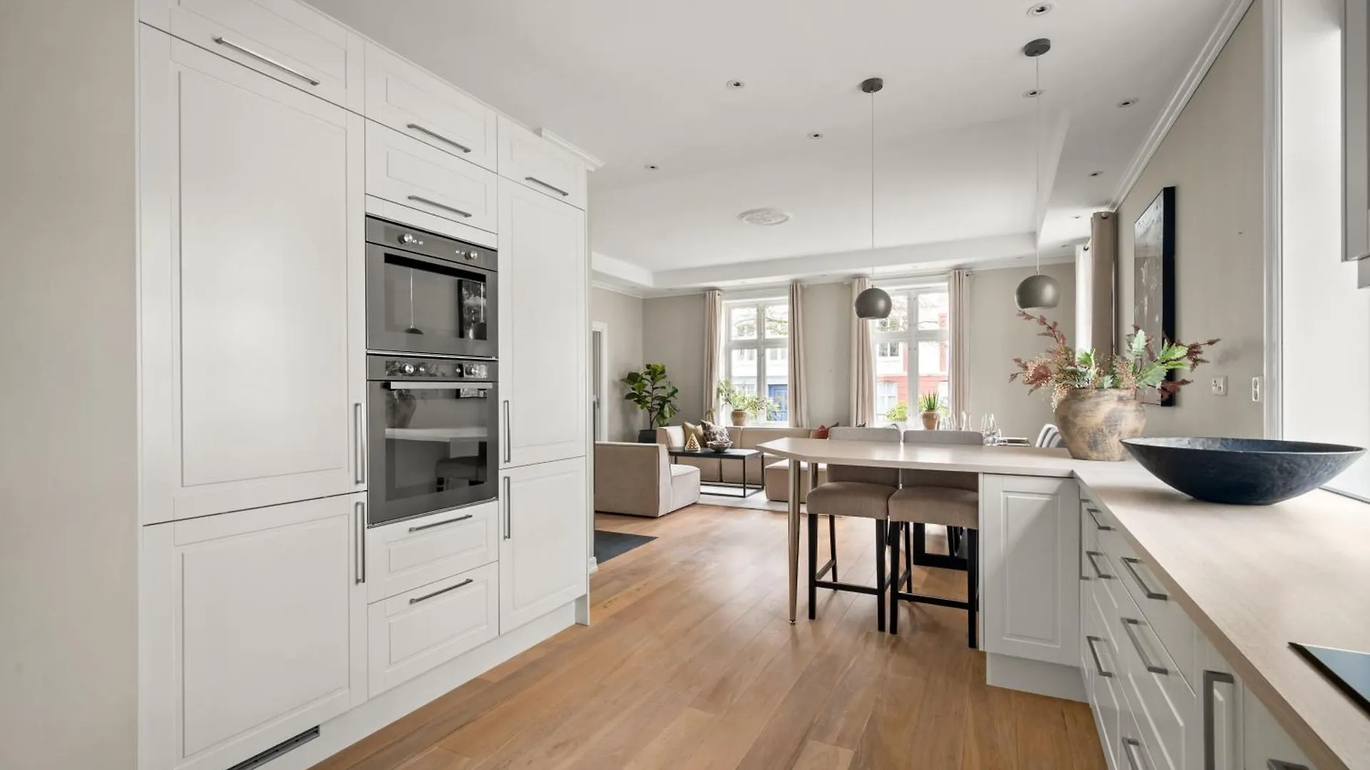 Scandinavian Luxury In Bergen'S Finest Street Apartment